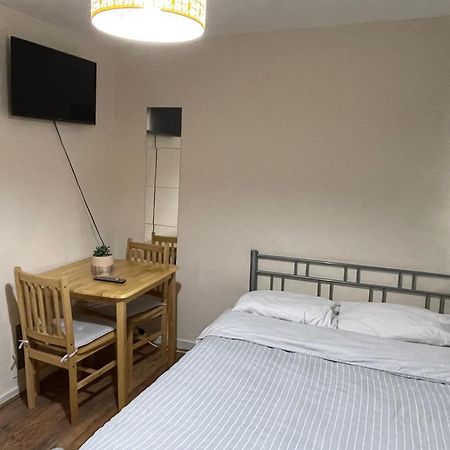 Comfortable Double Room Londra Exterior foto