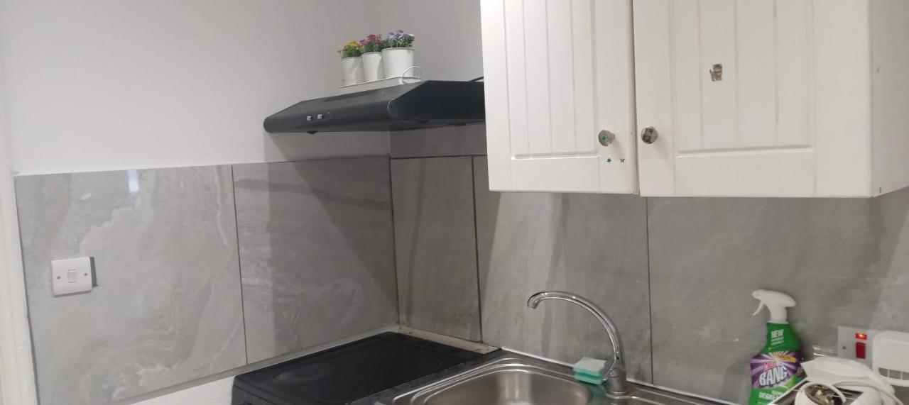 Comfortable Double Room Londra Exterior foto