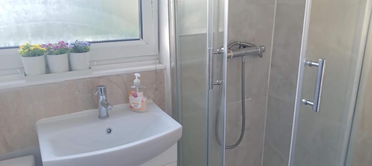 Comfortable Double Room Londra Exterior foto