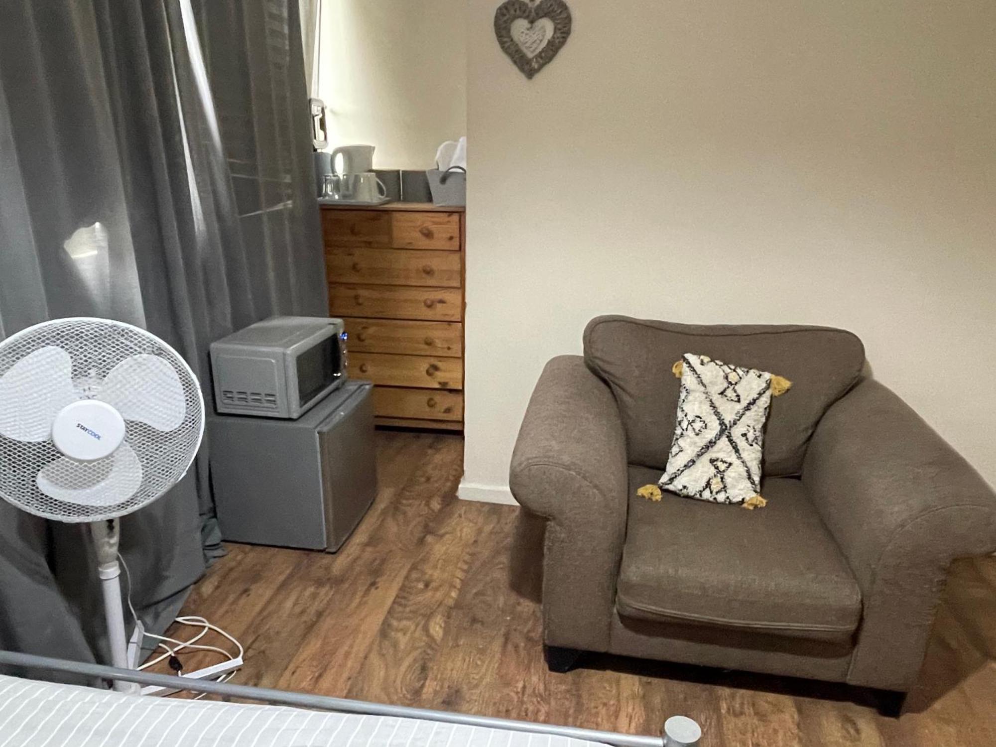 Comfortable Double Room Londra Exterior foto