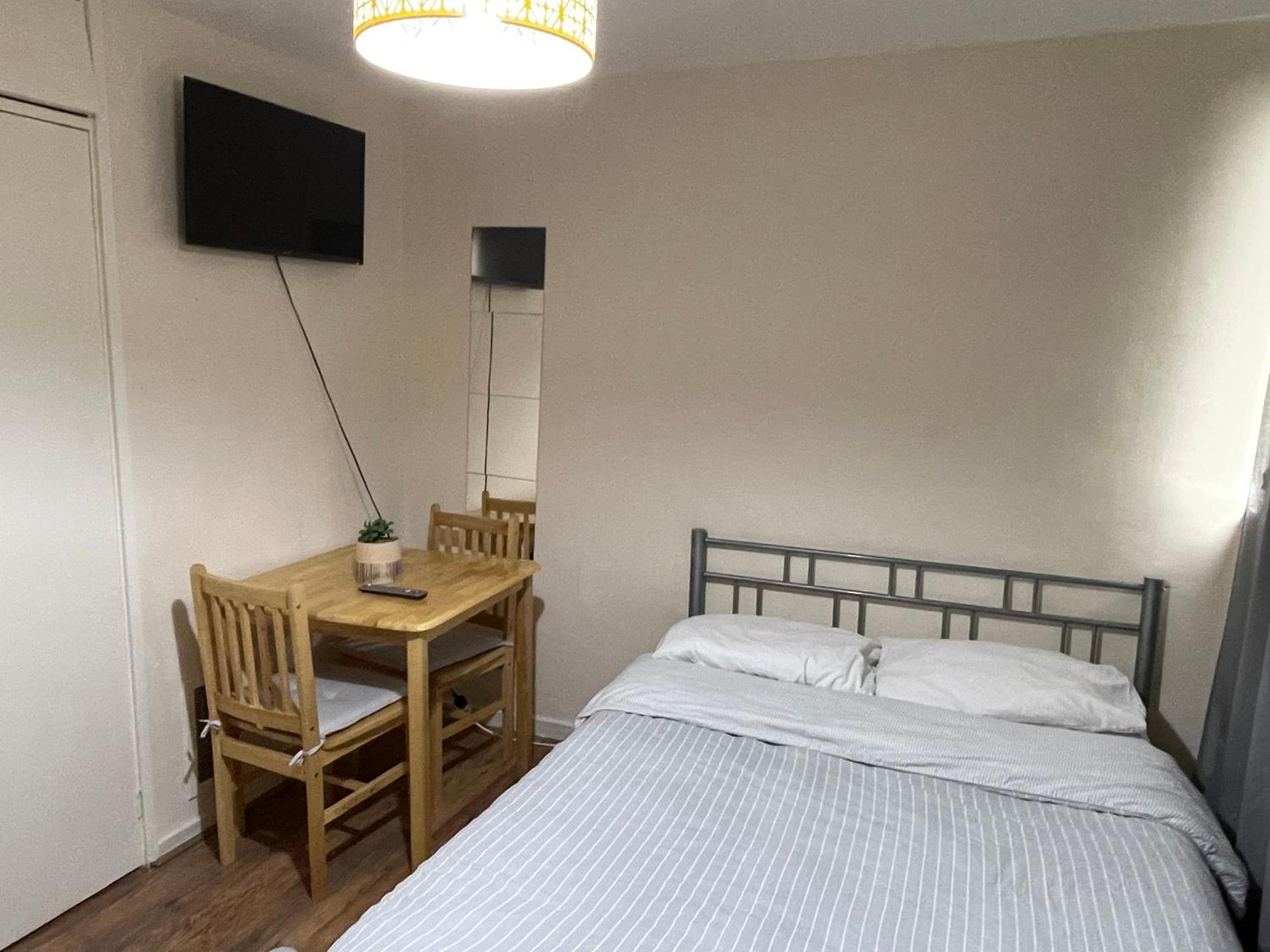 Comfortable Double Room Londra Exterior foto